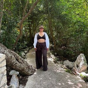 Meet your Posher, Brit